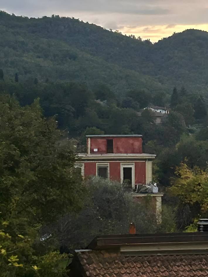 Entire apartment, Room 'Palazzo Degli Angeli Queen' with Wi-Fi and Air Conditioning in Fivizzano, Massa-Carrara