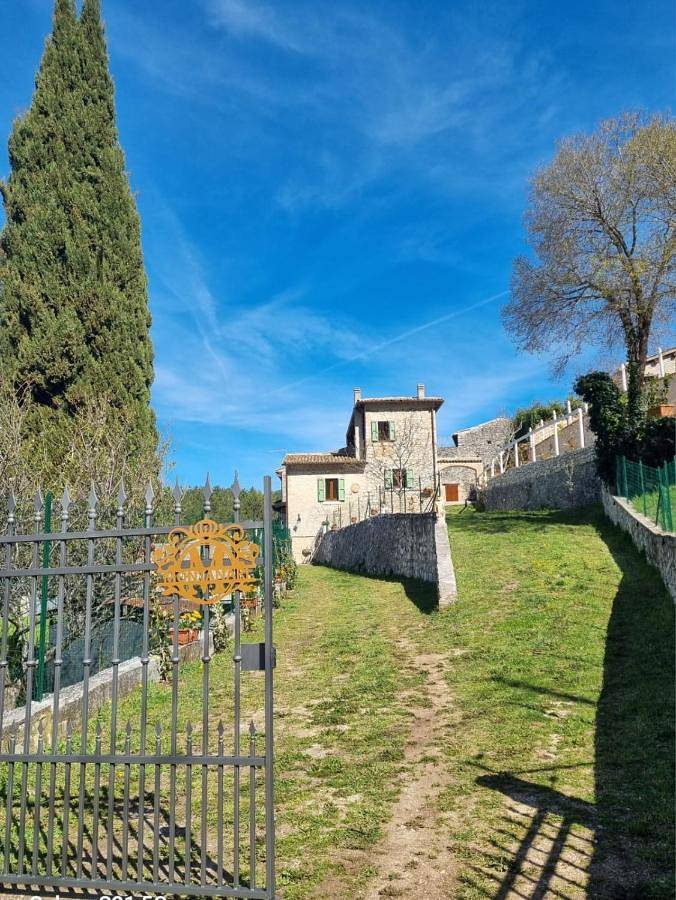 Appartamento per 4 persone, con Terrazza e Giardino nonché Panorama a Trevi