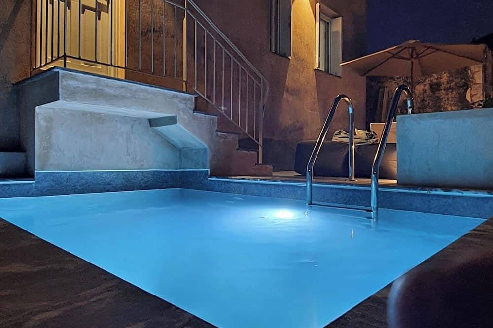 Loft bedroom villa with pool in Perachori, Griechenland