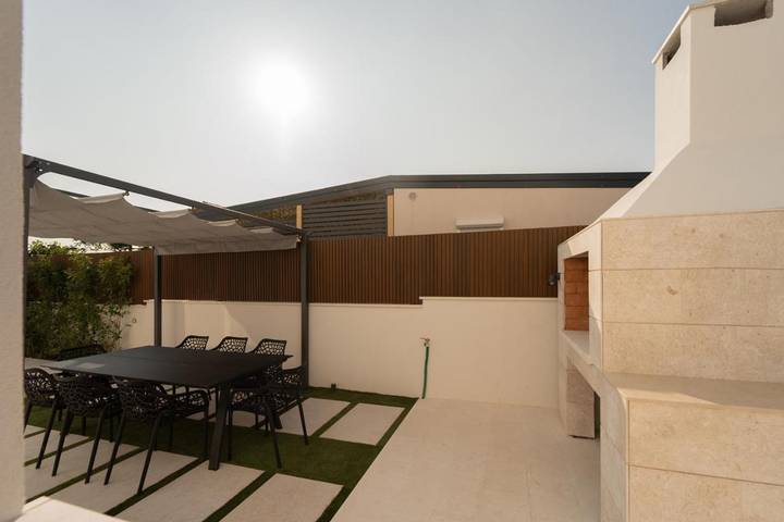 Villa pour 10 personnes, avec jardin ainsi que piscine et balcon à Turanj - 3