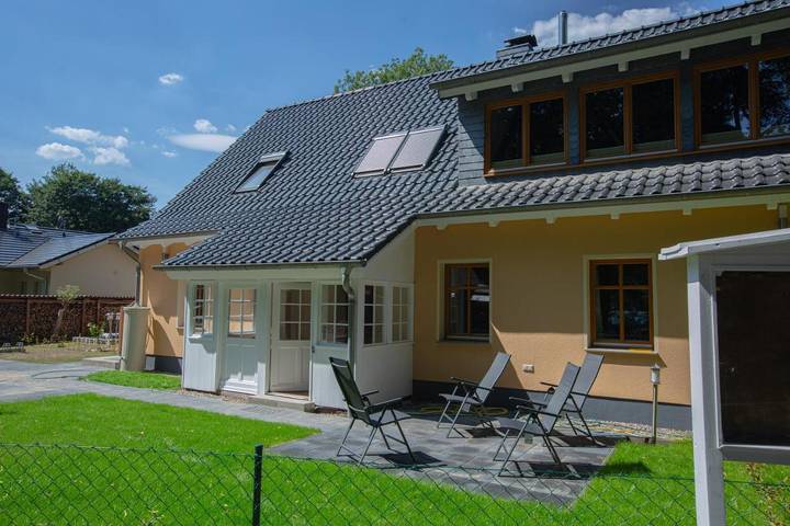 Ferienwohnung für 4 Personen, mit Terrasse und Garten sowie Seeblick und Ausblick am Werbellinsee