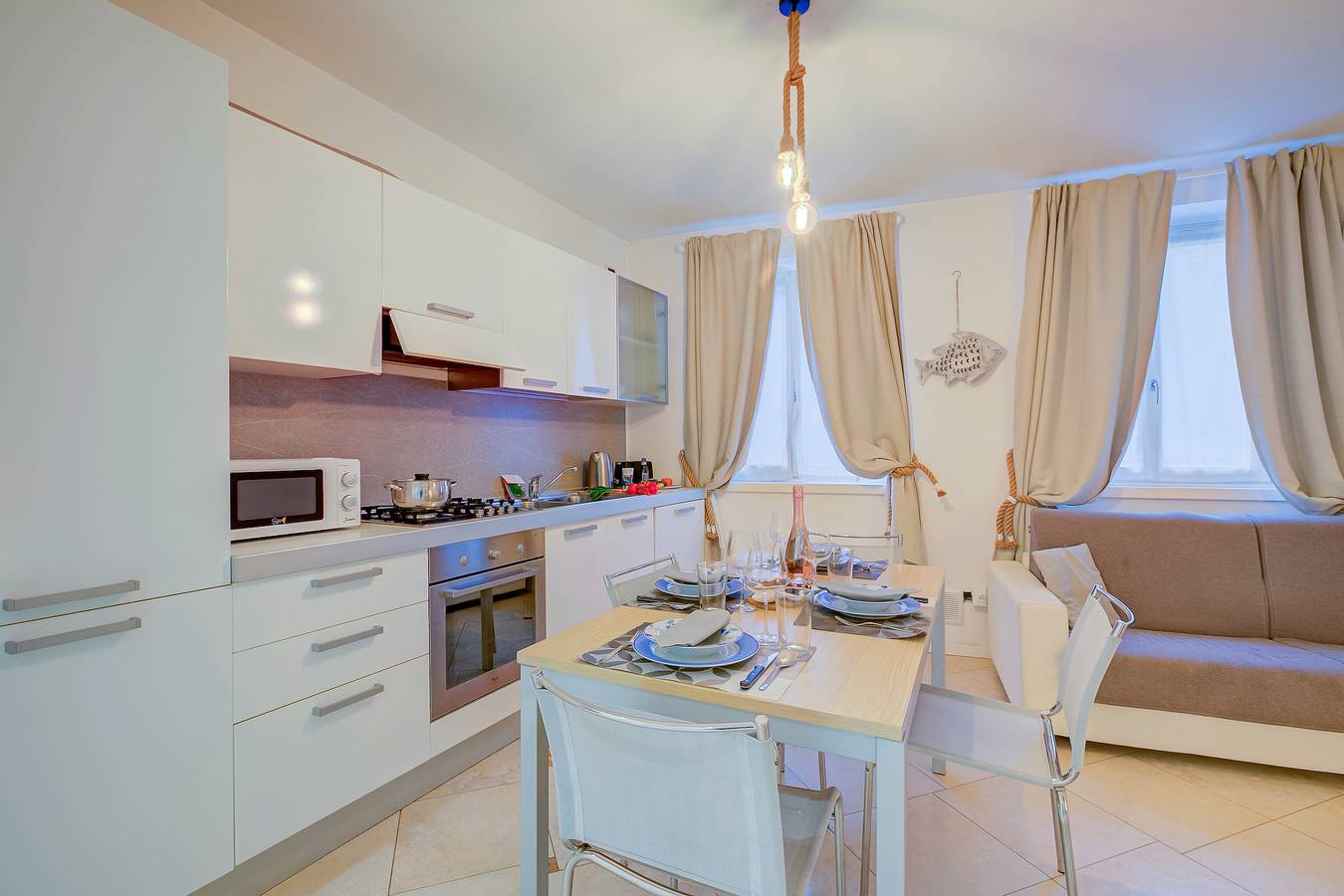 Appartamento intero, Heart Of Riva - 100m From The Lake in Riva del Garda, Prealpi Gardesane