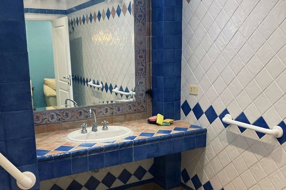 Charming villa near Rome, accommodation 2 in Albano Laziale, Parco Regionale dei Castelli Romani