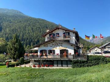 Hôtel pour 4 personnes, avec jardin et terrasse dans Etroubles