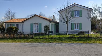 Cottage pour 2 personnes, avec jardin et piscine à Arçais