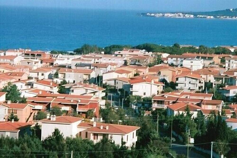 Apartamento entero, Amplio apartamento en La Caletta, a pocos minutos de la playa. in La Caletta, Siniscola