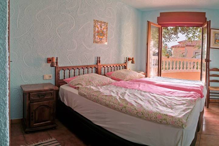 Ferienhaus für 6 Personen, mit Balkon und Garten sowie Pool in Montroig Bahia - 4