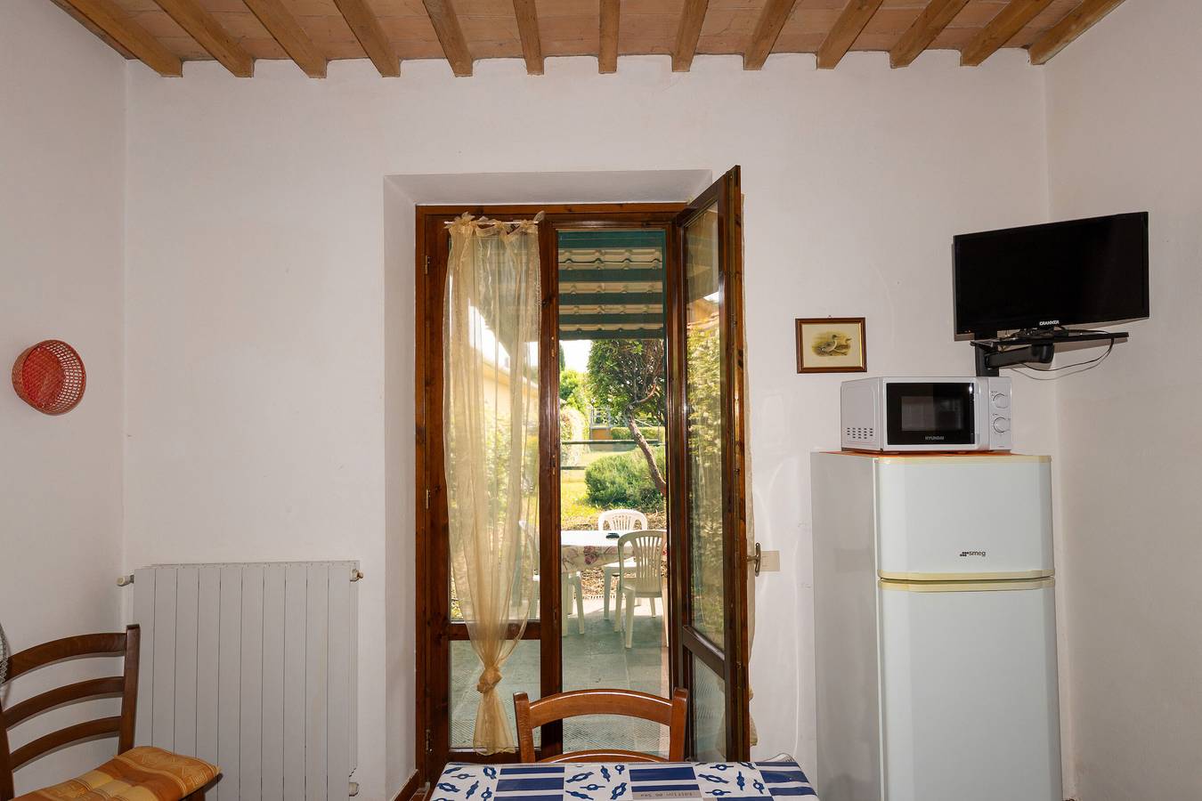 Appartamento intero, Appartamento 'Milla - Bilocale Allodola' con piscina condivisa, terrazza privata e Wi-Fi in Cecina, Costa degli Etruschi