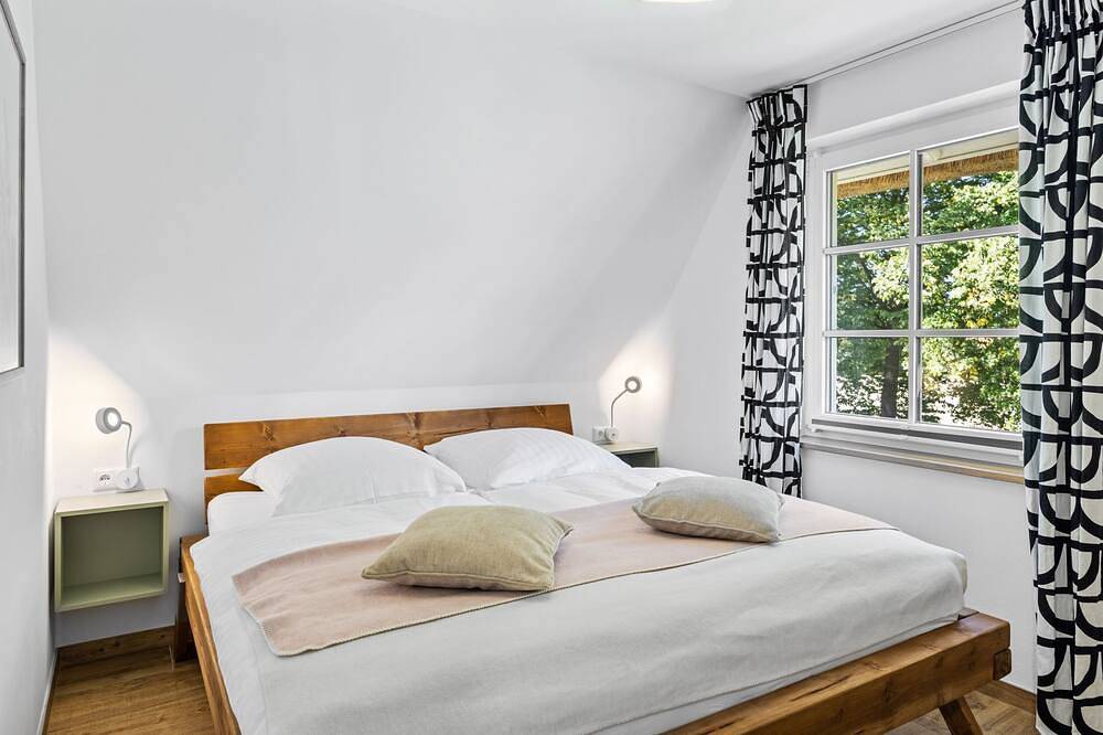 Tuttelduuv unter Reet mit Kamin und Sauna - Dünenrose und Tuttelduuv unter Reet, in Klein Strömkendorf, Salzhaff