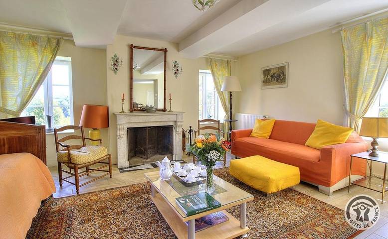 Gîte pour 12 personnes, avec piscine ainsi que terrasse et jardin, animaux acceptés dans Rhône - 3