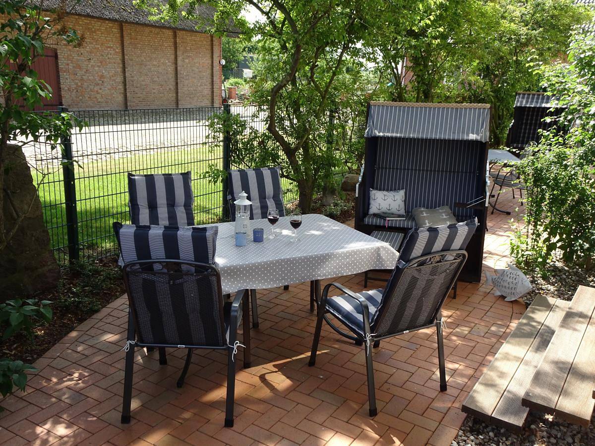 Ganze Wohnung, Warnow mit Terrasse, strandnah in Lichtenhagen, Rostock