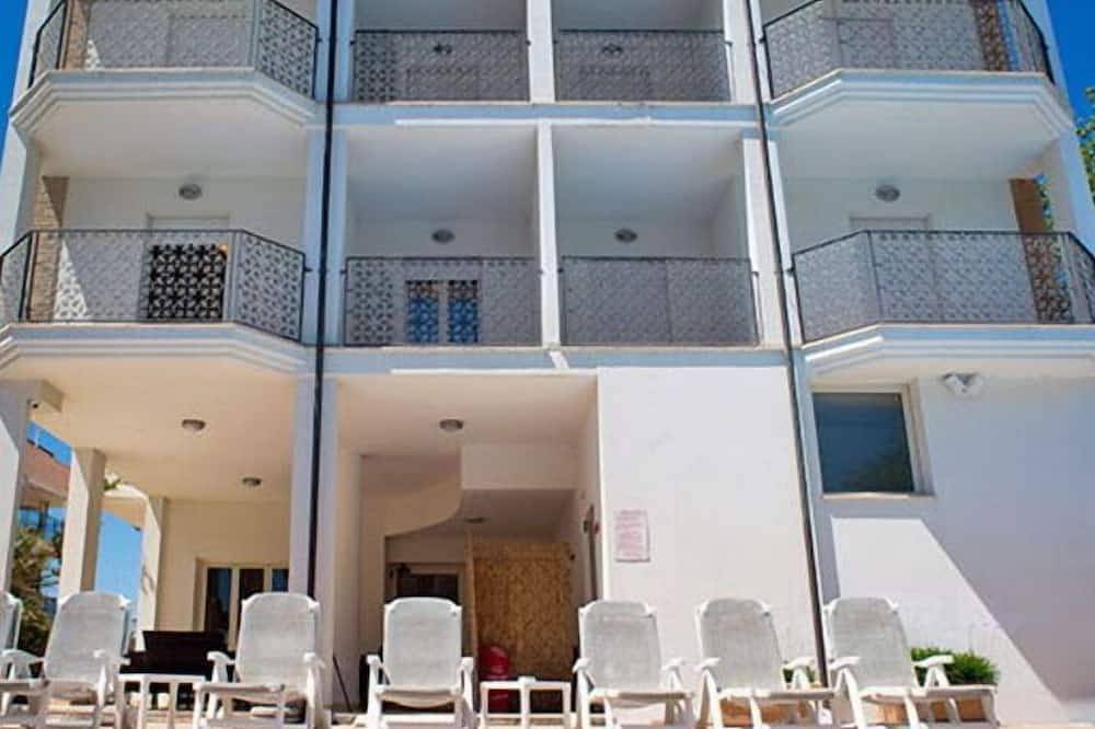 Entire apartment, Tortoreto Apartment close to the sea, Ac, wi -fi in Tortoreto Lido, Tortoreto Region