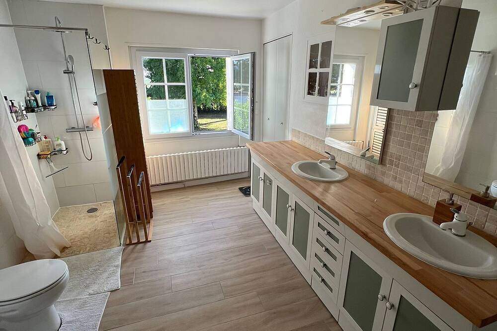 Grande maison avec piscine – 13 couchages, 25 convives – proche Paris in Rebais, Seine-et-Marne