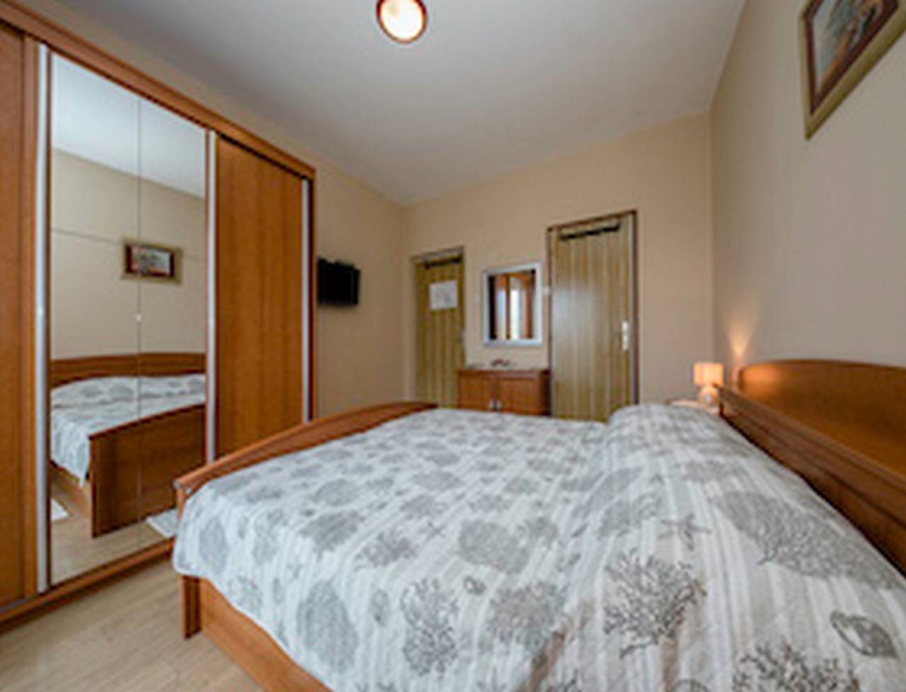 Apartments & Rooms Green Bay - Double Room with Balcony and Sea View (Room 3) in Kampor, Rab