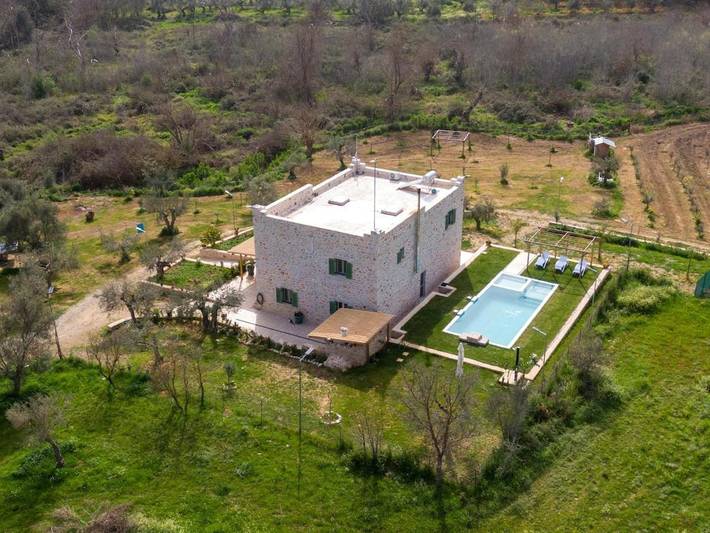 Villa per 10 persone, con panorama e piscina nonché giardino in Mani