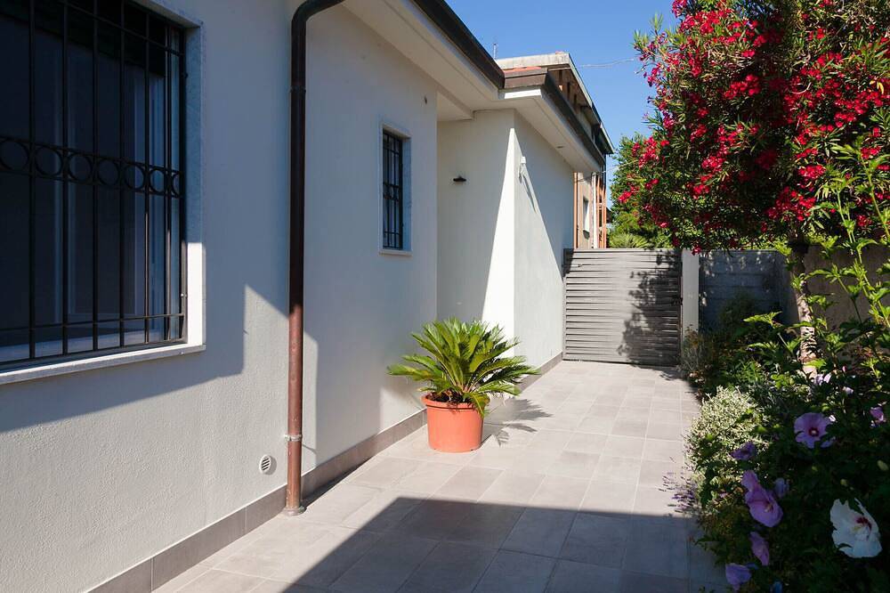 Haus im modernen Stil in Marina di Carrara, Carrara