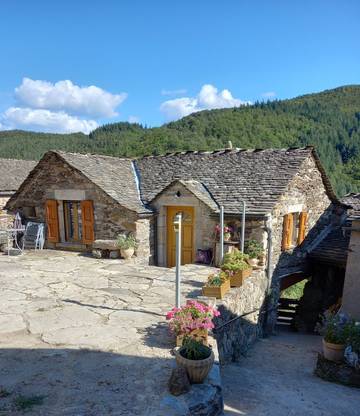 Gîte pour 4 personnes, avec terrasse dans Lozère