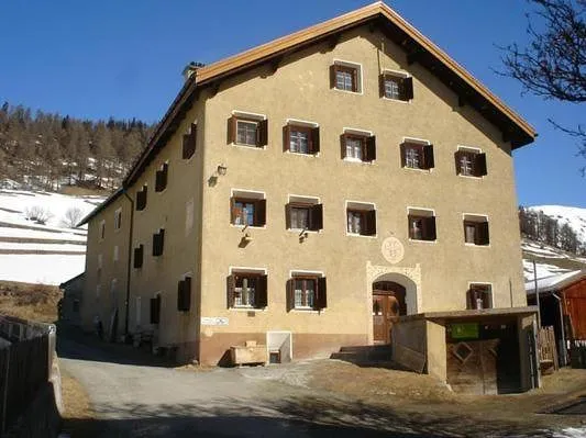 Ganze Wohnung, Two-Bedroom Apartment in Guarda Staziun, Guarda