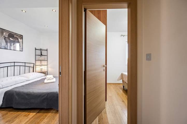 Ganze Wohnung, Two bedroom apartment with Terrace in Sibenik, Šibenik-Knin