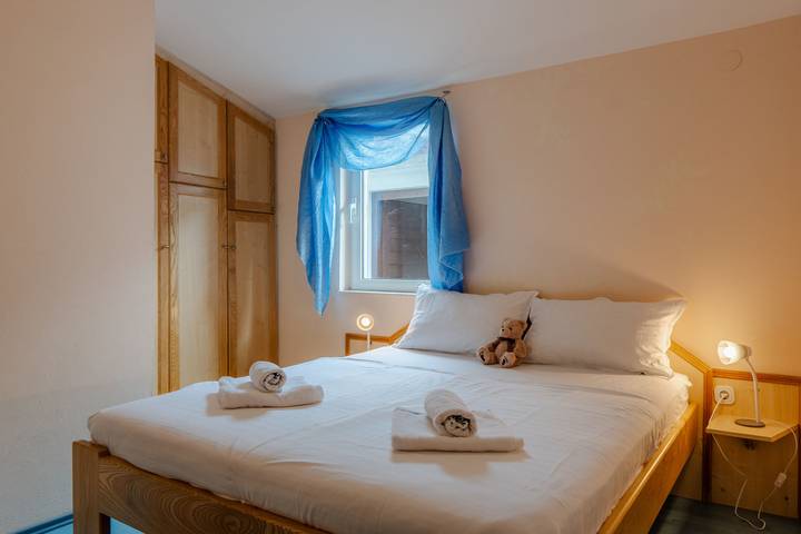 Villa pour 12 personnes, avec Terrasse ainsi que Jardin et Piscine dans Vir - 3