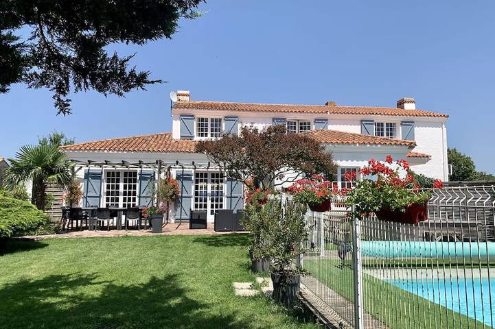Maison de vacances pour 16 personnes, avec jardin et jacuzzi à Longeville-sur-Mer