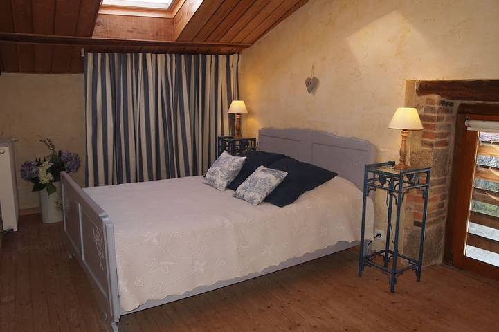 Gîte pour 6 personnes, avec jardin ainsi que terrasse et piscine à Saint-Prouant - 3