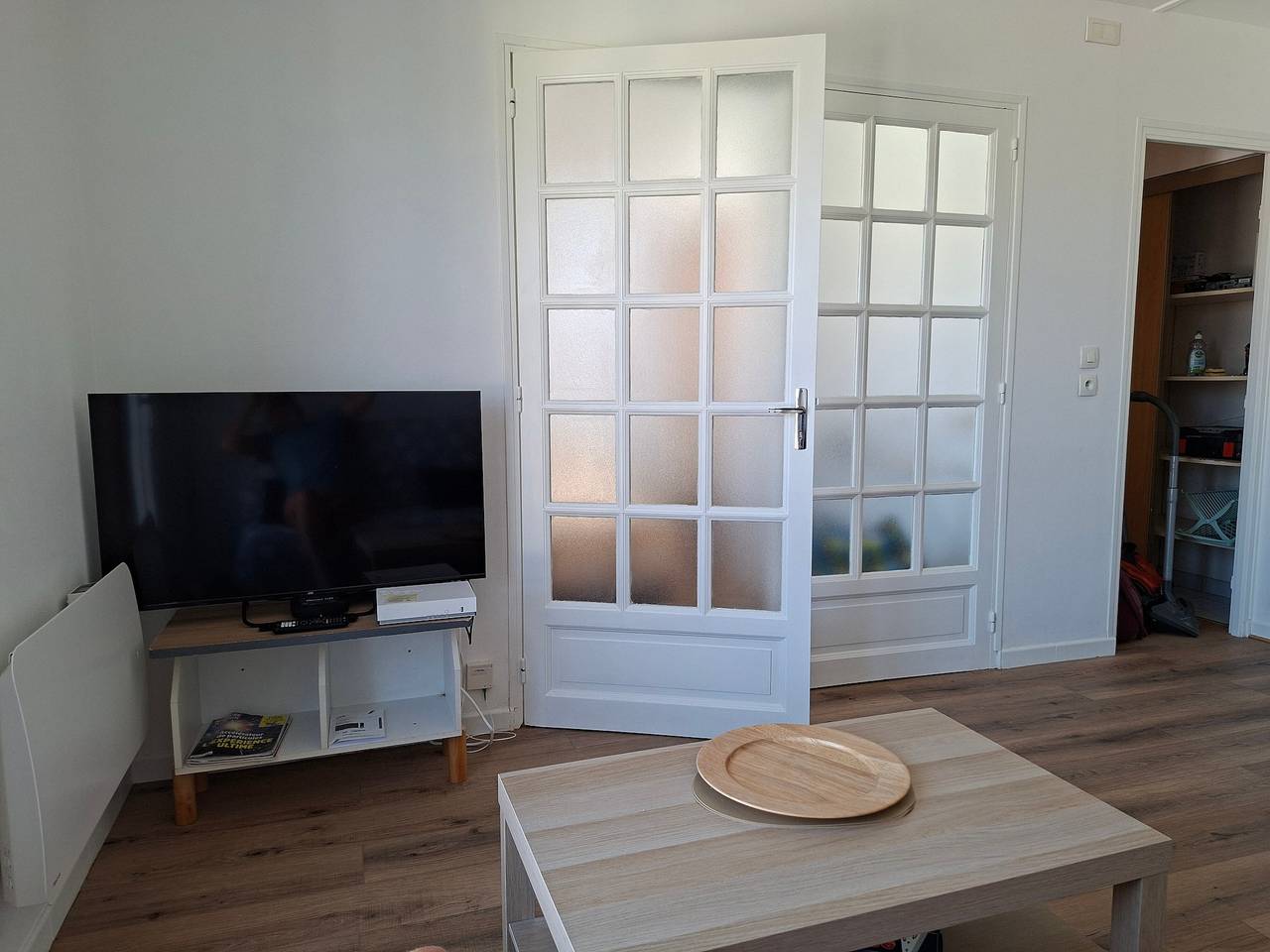 Entire apartment, "Entre Gare et Jardin" Apartment with Wi-Fi in Nantes, Nantes region