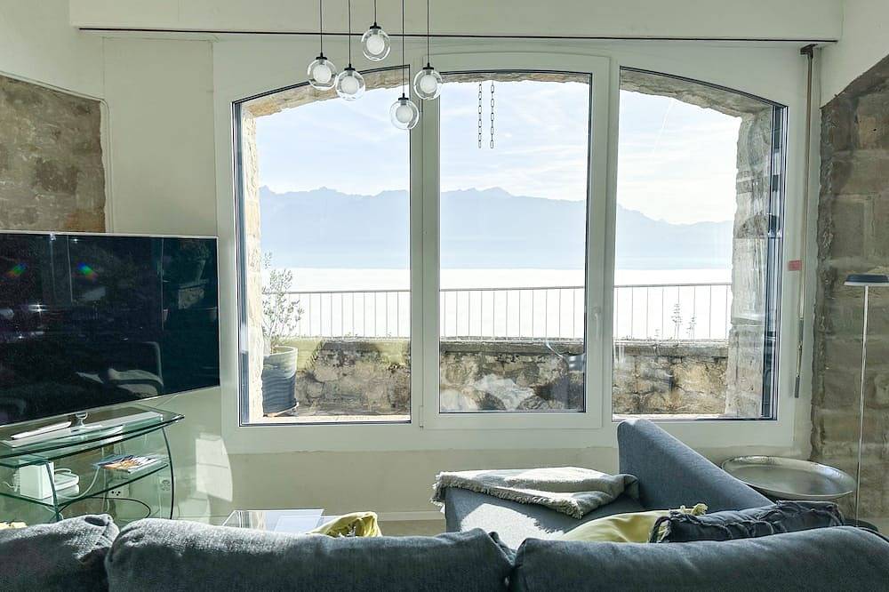 Panoramic Apt in the Vineyard with stunning 360 ° view of Lake Geneva and Alps in Puidoux, Genfer See