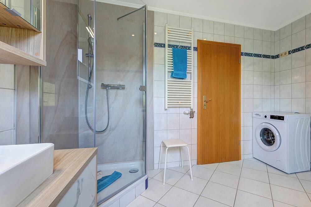 Ganze Wohnung, Ferienhaus Renate, Whg. 02: 72 m², 4 Schlafplätze, Kamin & Wlan in Bansin, Heringsdorf