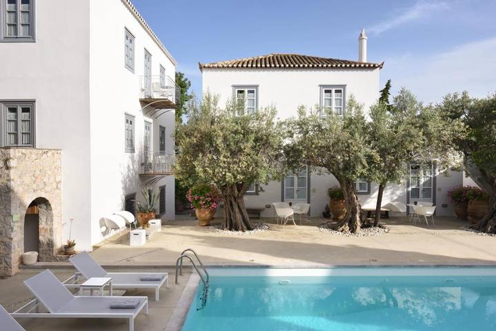 Location de vacances pour 2 personnes, avec jardin et piscine dans Spetses