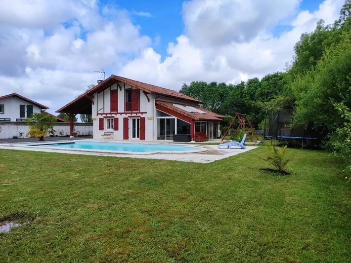 Ferienhaus für 13 Personen, mit Pool und Terrasse - 1