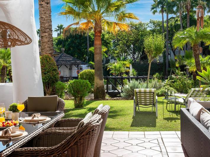 Ganze Ferienwohnung, Ferienwohnung für 4 Personen mit Garten in Marbella West, Marbella