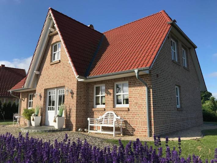Ferienhaus für 8 Personen, mit Terrasse und Garten sowie Sauna in Rosenhagen