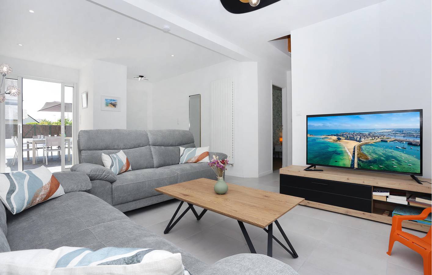 Appartement confortable avec jardin, parking et WiFi près du centre ville in Saint-Méloir-des-Ondes, Baie du Mont-Saint-Michel