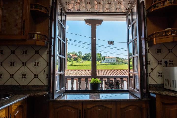 Appartement entier, Appartement 'La Torrevia 2' avec vue sur la montagne, balcon et Wi-Fi in Santillana del Mar, Côte Cantabrienne