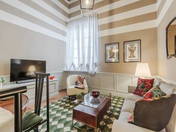 Villa for 4 Guests in Lucca, Lucca Province, Picture 3