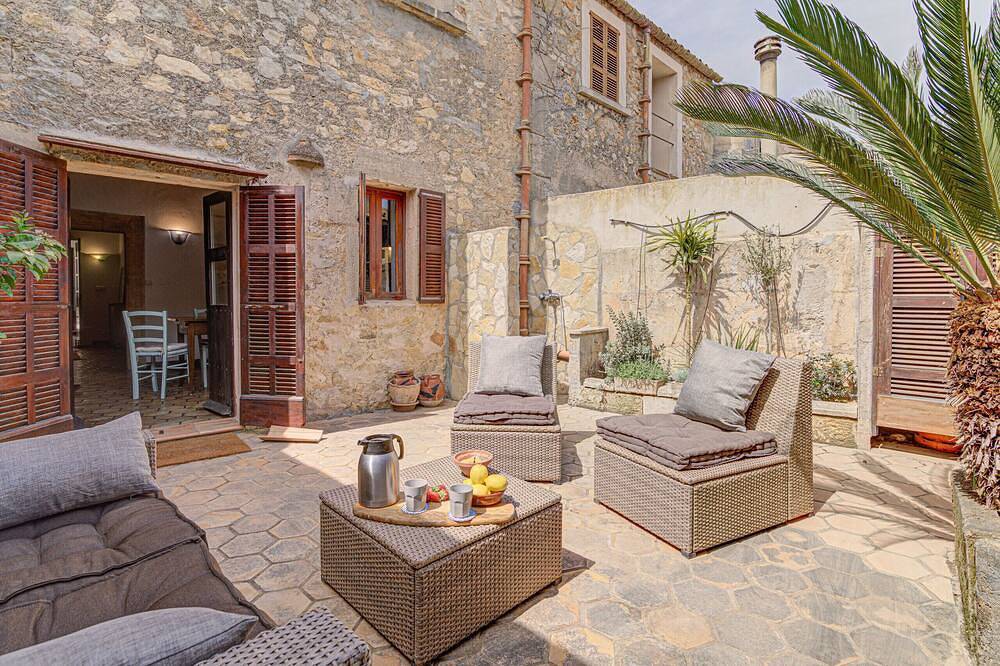 Petra holiday home by Rentallorca in Petra, Interior de Mallorca