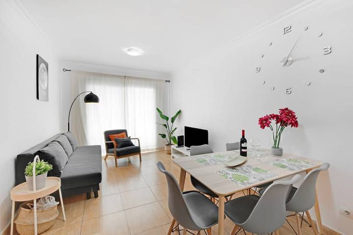 Apartamento entero, Apartamento 'Olia' con terraza privada, balcón y aire acondicionado in Los Llanos, Los Llanos de Aridane