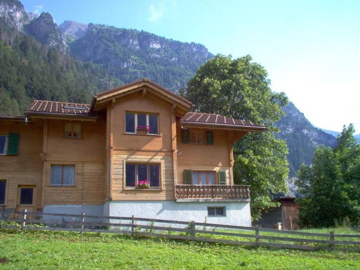 Gîte pour 6 personnes, avec jardin ainsi que balcon et vue à Kandersteg