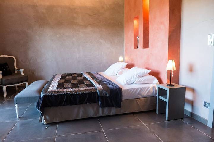 Location de vacances pour 16 personnes, avec jardin à Pauligne - 2