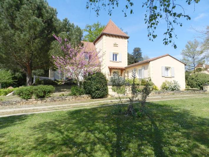 Chambre d’hôte pour 4 personnes, avec Terrasse et Jardin ainsi que Piscine et Vue