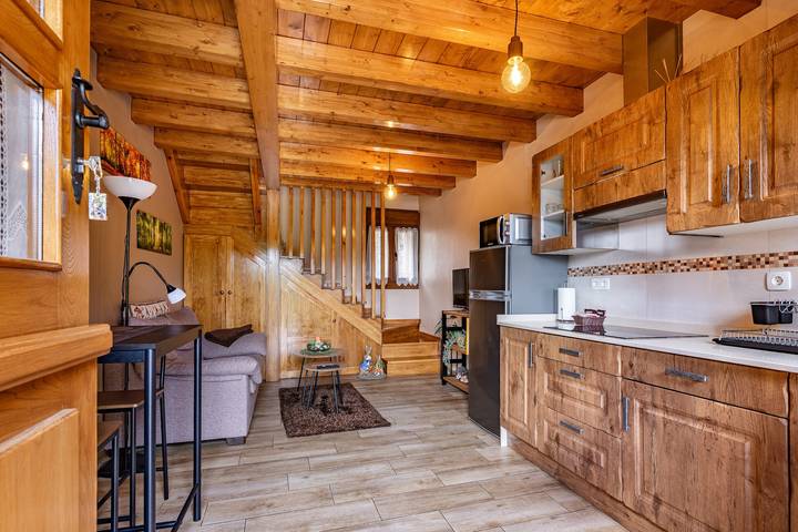 Hel lejlighed, 'El Arniu' Apartment with Mountain Views, Private Terrace and Wi-Fi in Cangas de Onís, Asturias Province