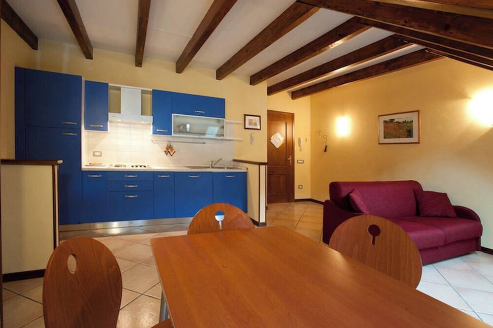 Appartamento intero, Mansarda Sol levante a 5 minuti dal Centro e dalla Pineta. Animali ammessi in Santa Maria Maggiore (Città), Comune di Santa Maria Maggiore