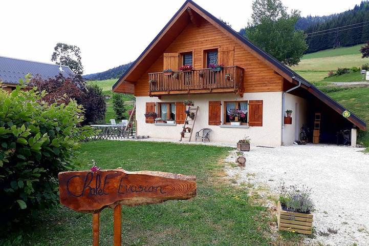 Gîte pour 8 personnes, avec jardin et balcon, animaux acceptés à Méaudre