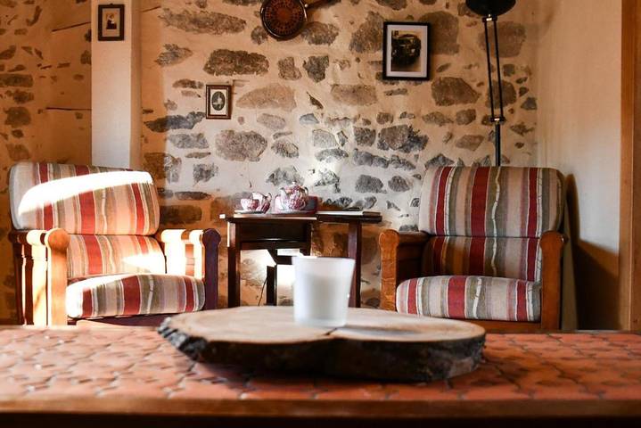 Location de vacances pour 7 personnes, avec Vue sur le lac et Vue à Villapourçon