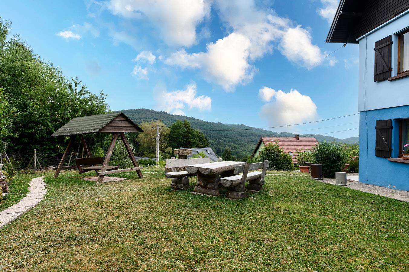 Appartement entier, Appartement « Le Cerisier - Gîte Les 4 Vents » avec vue sur la montagne, terrasse partagée et Wi-Fi in Thannenkirch, Parc naturel régional des Ballons des Vosges