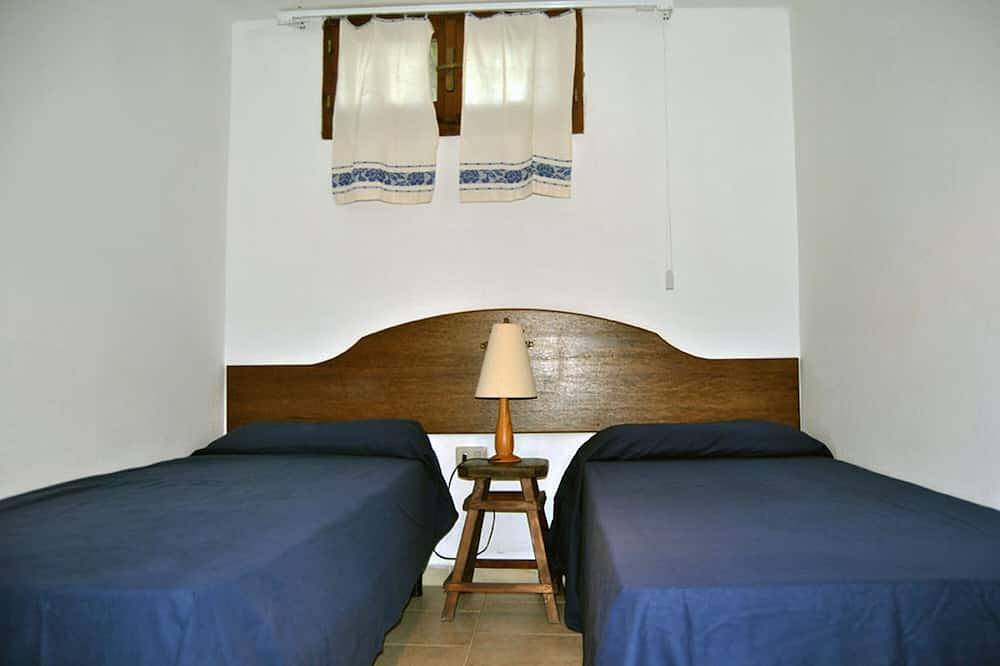 Deux appartements mitoyens pour 8/10 personnes, véranda, barbecue et jardin d'oliviers in Sant'Antioco Ville, Île de Sant'Antioco