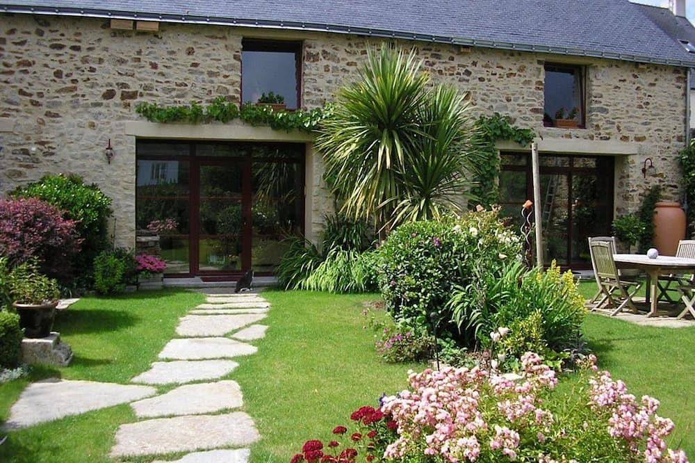 Charming Renovated Cottage in Brière Park with Garden, Near Guérande in La Chapelle-des-Marais, Saint-Nazaire region