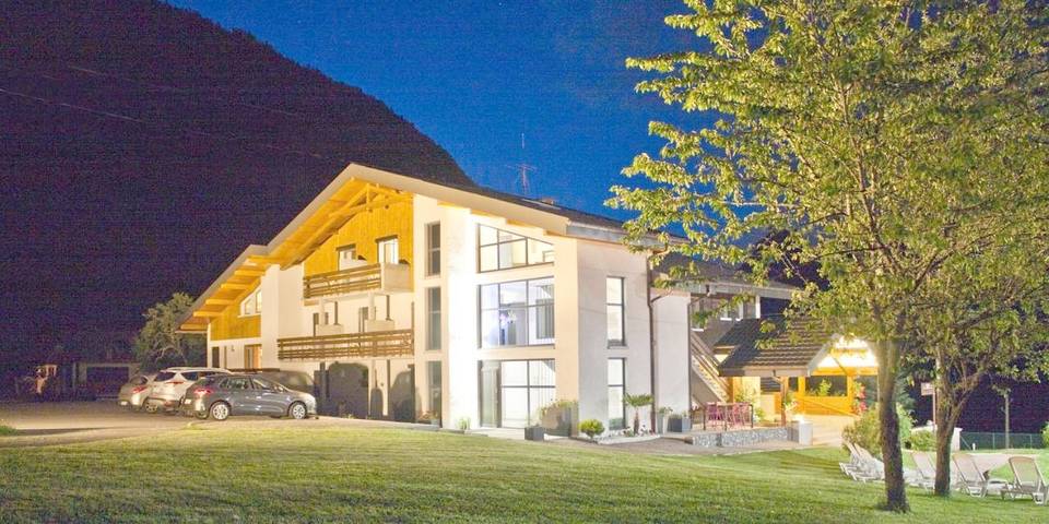 Hôtel pour 2 personnes, avec Balcon et Terrasse ainsi que Jardin et Piscine à Bellevaux