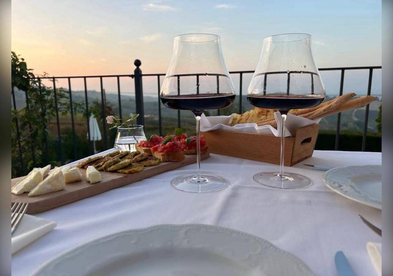 Borgo Piani - Camere di Charme in Mango , Langhe